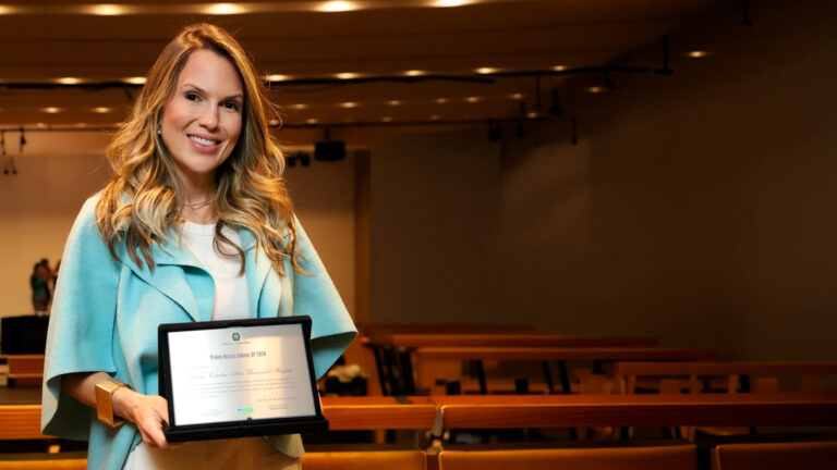 Larissa Zandonade recebe Prêmio Nossos Valores DF 2026 por inovação em saúde